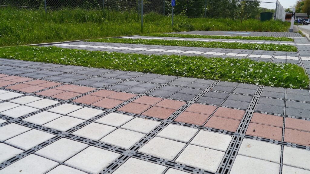 EcoRaster - kratki parkingowe i trawnikowe Ecoraaster kratka trawnikkowa i kratka parkingowa